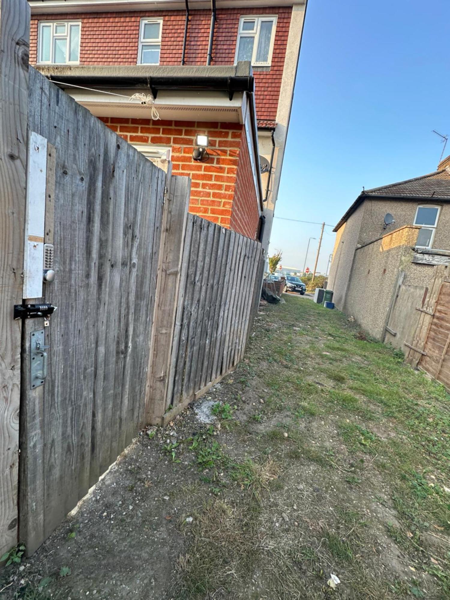 Luxury Ensuite Studio In Crayford Dartford Bexley London With Full Kitchen And Side Garden Alleyway Entrance Erith Exterior foto