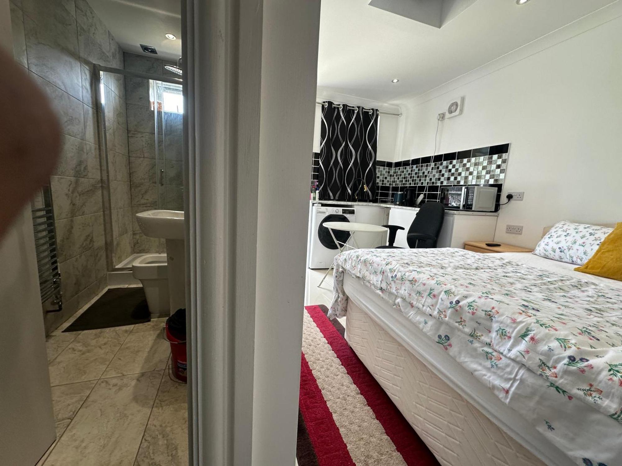 Luxury Ensuite Studio In Crayford Dartford Bexley London With Full Kitchen And Side Garden Alleyway Entrance Erith Exterior foto