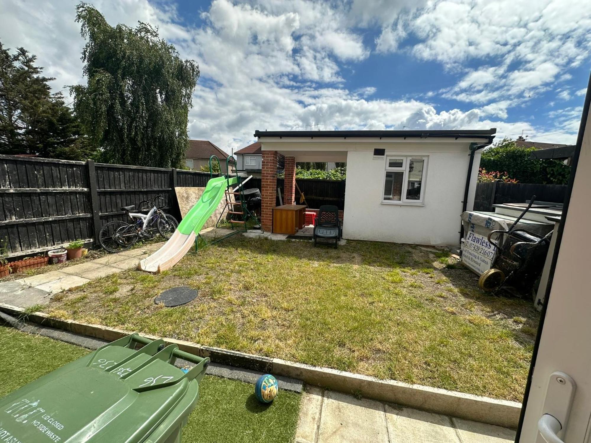 Luxury Ensuite Studio In Crayford Dartford Bexley London With Full Kitchen And Side Garden Alleyway Entrance Erith Exterior foto