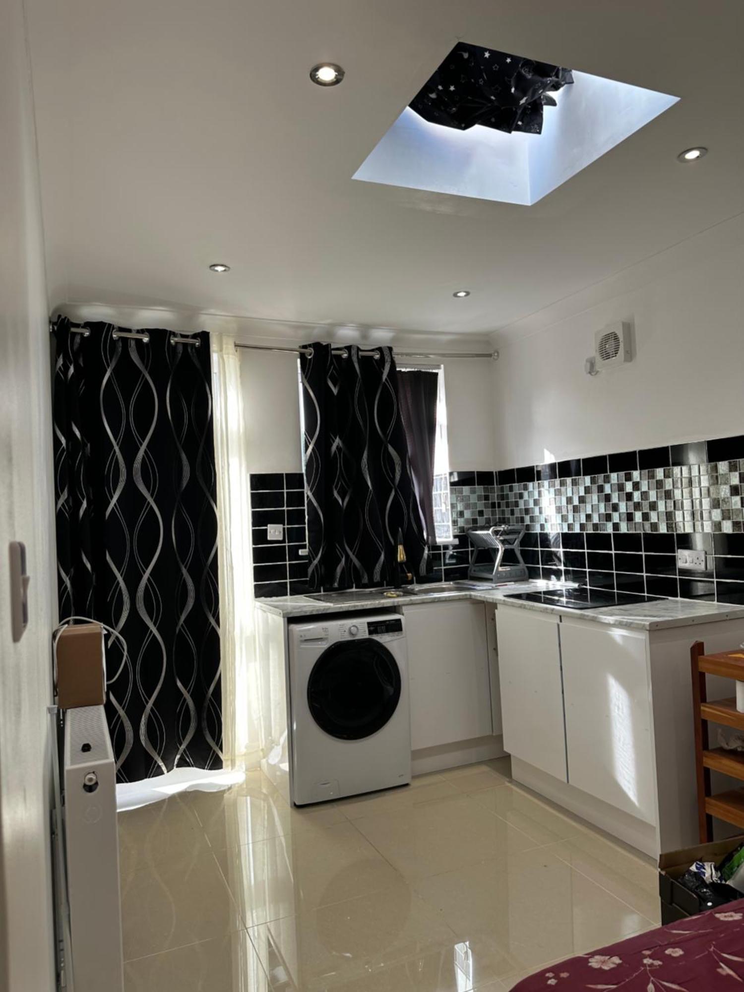 Luxury Ensuite Studio In Crayford Dartford Bexley London With Full Kitchen And Side Garden Alleyway Entrance Erith Exterior foto