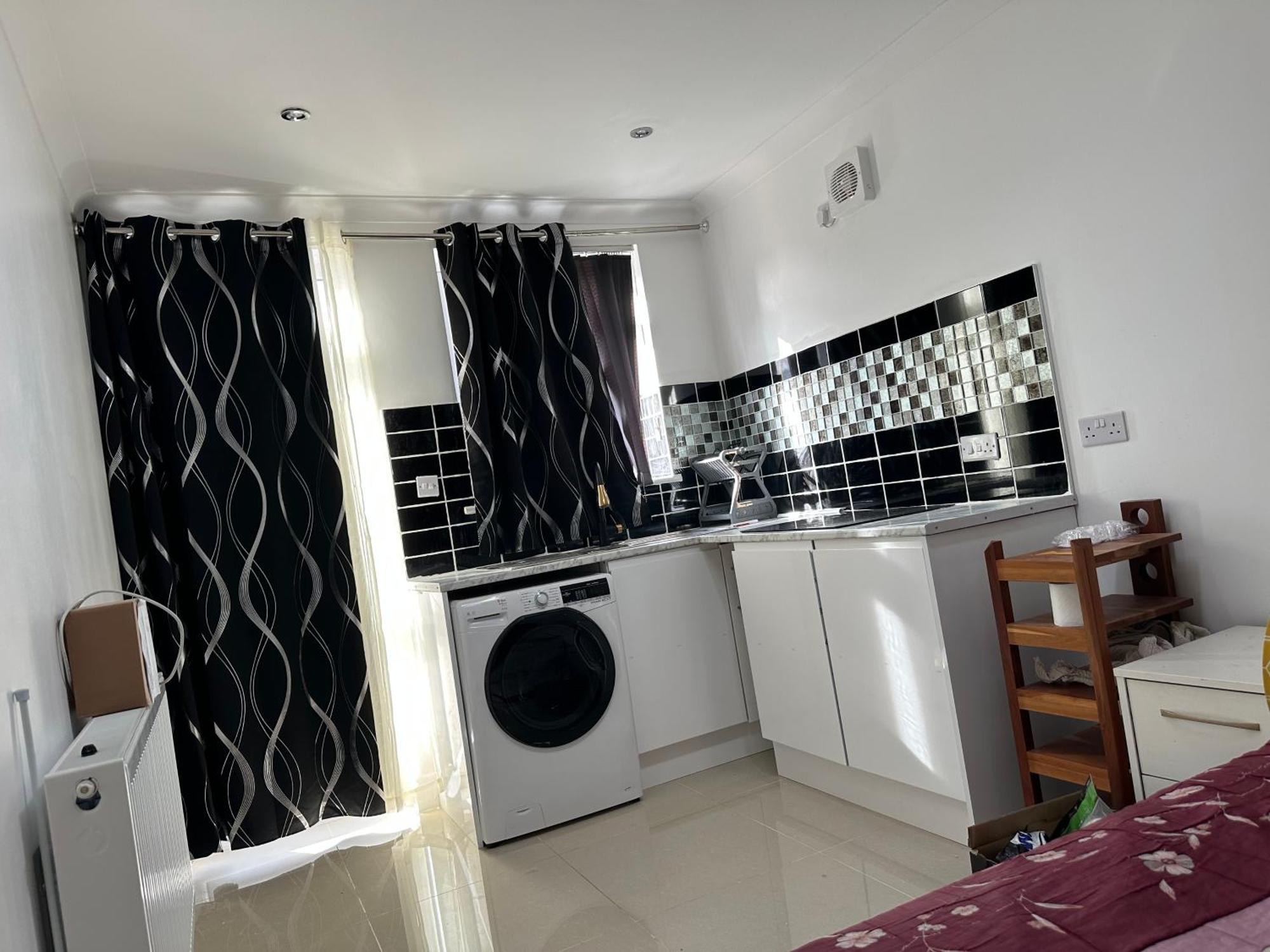 Luxury Ensuite Studio In Crayford Dartford Bexley London With Full Kitchen And Side Garden Alleyway Entrance Erith Exterior foto